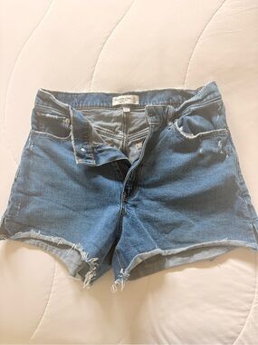 Abercrombie & Fitch Curve Love High Rise 4 Inch Mom Shorts